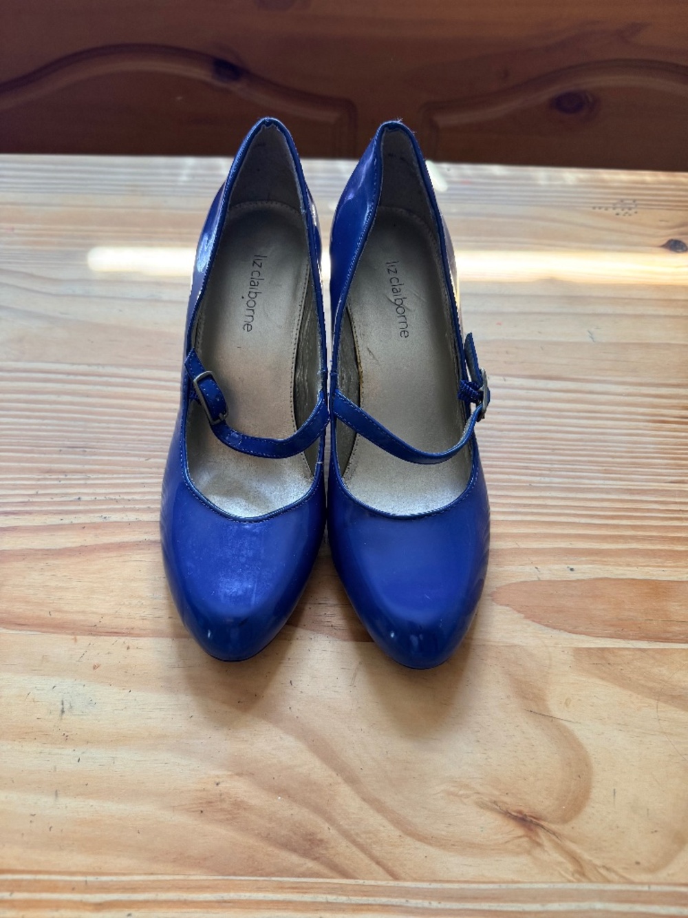 Round toe Mary Jane pumps size 6.5